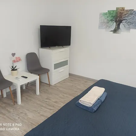 Rozina Vendeghaz Apartman *